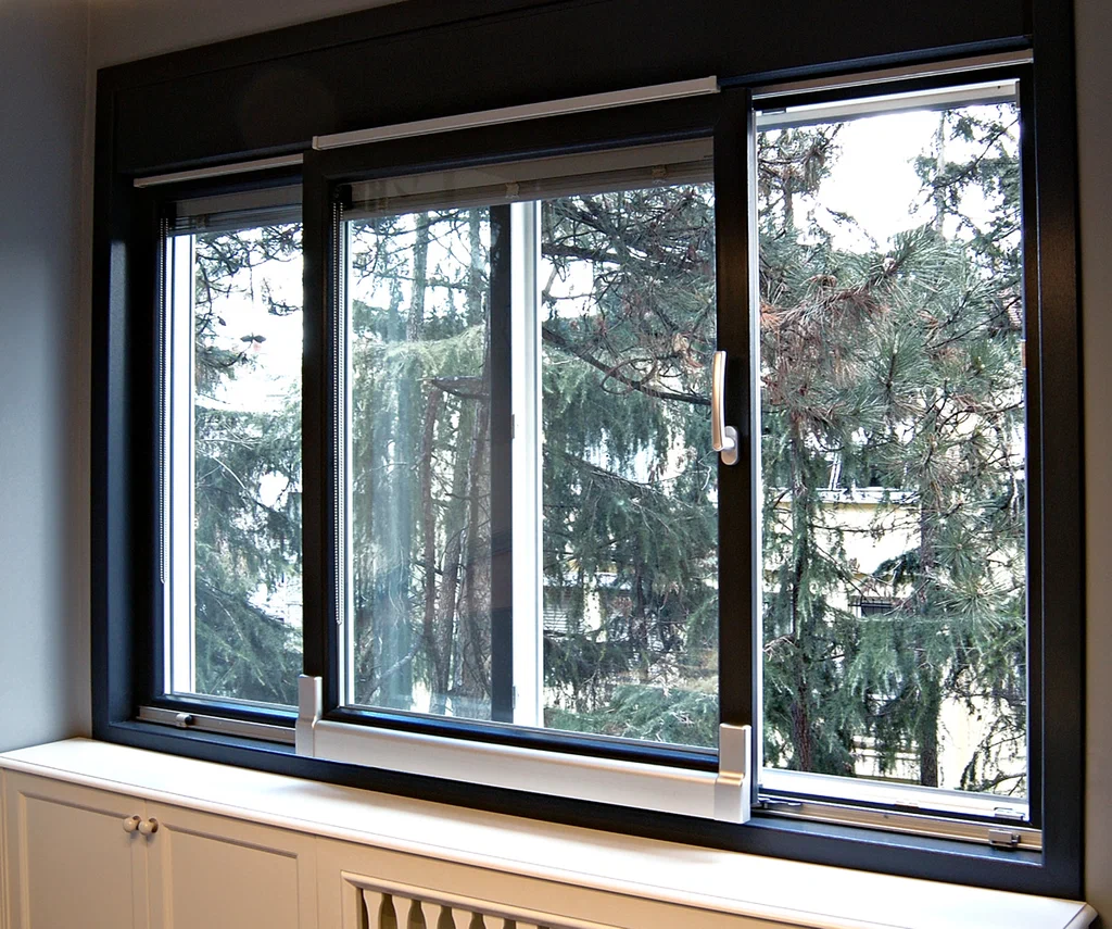 Примеры наших работ: раздвижные окна в квартире в Москве