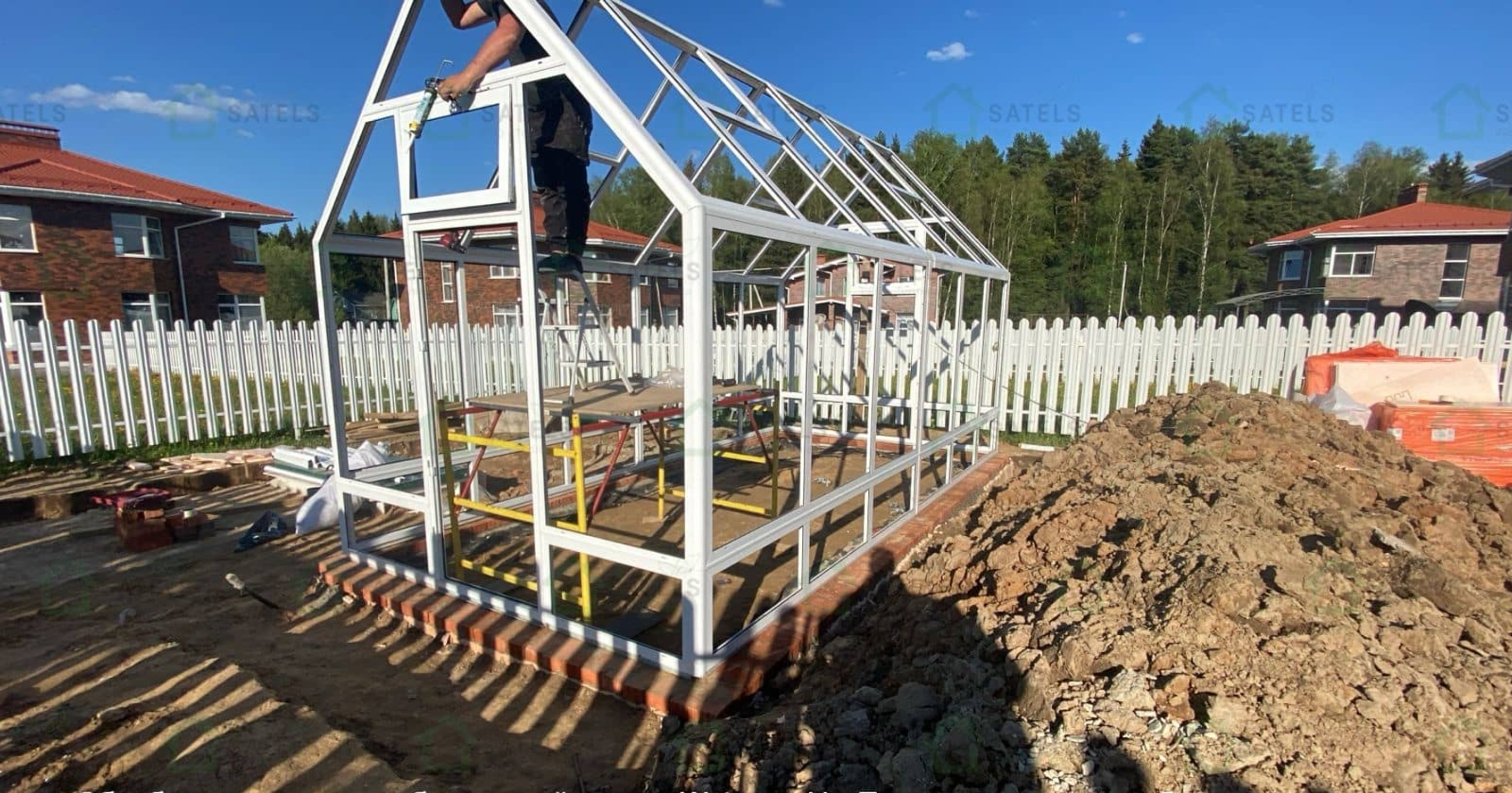 Купить стеклянную теплицу парник из стекла